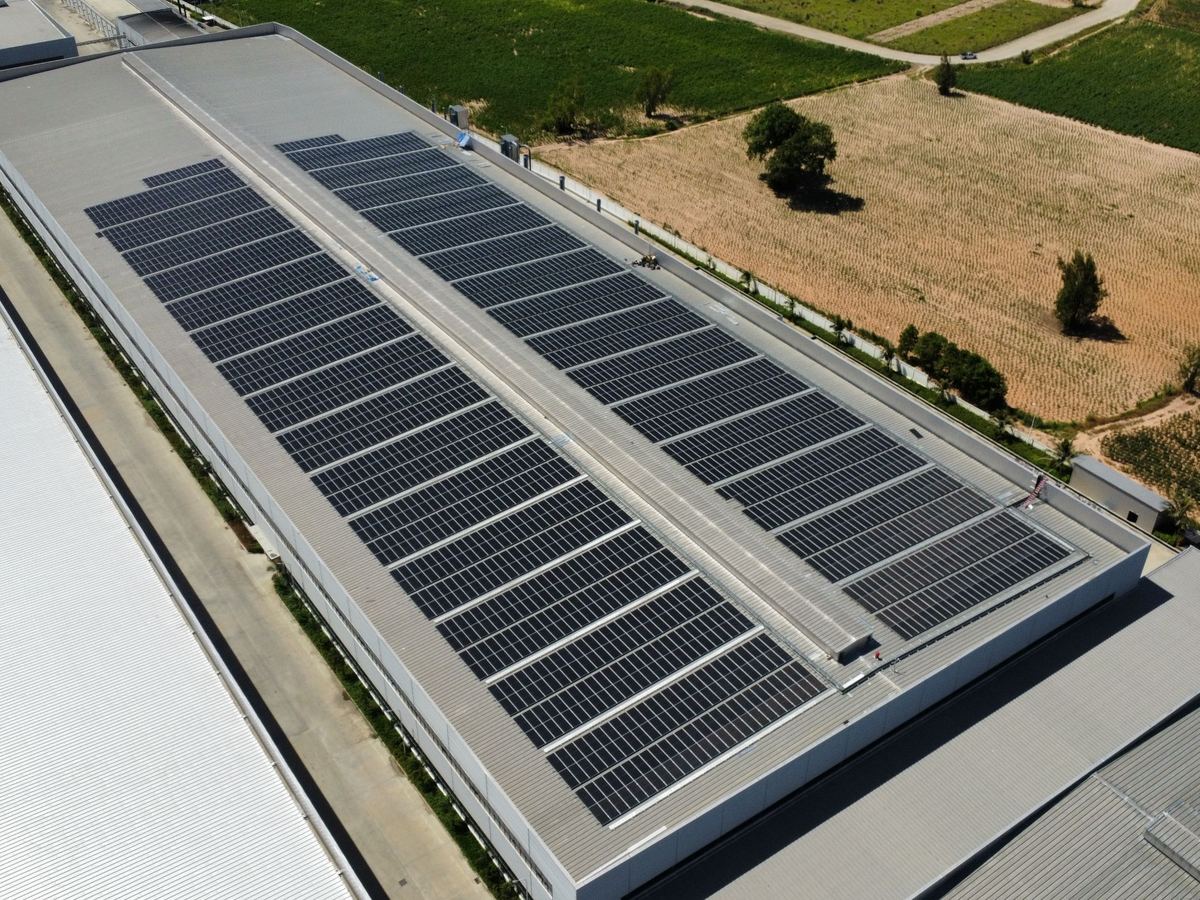 Large solar array covering an industrial roof